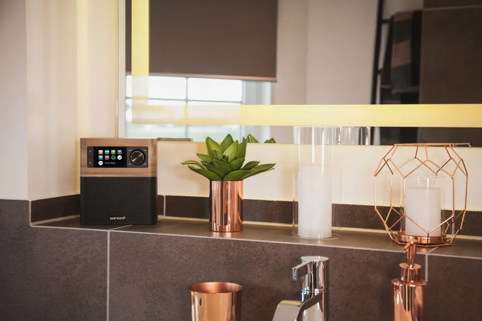 sonoro-Radio mit Display im Badezimmer